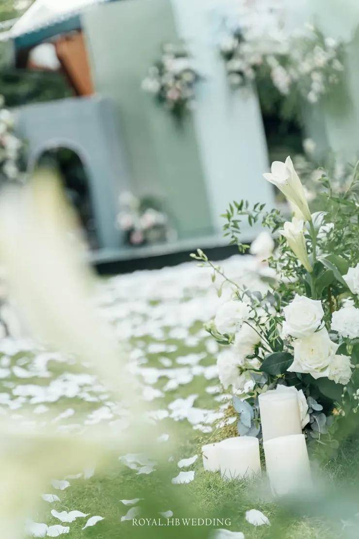 原创牛油果绿奶油白浅粉色系的小清新户外婚礼满满地溢出了一丝甜