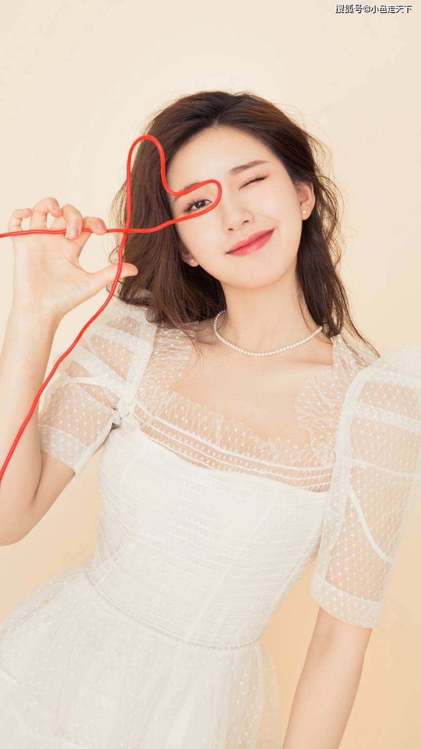 赵露思甜美性感写真