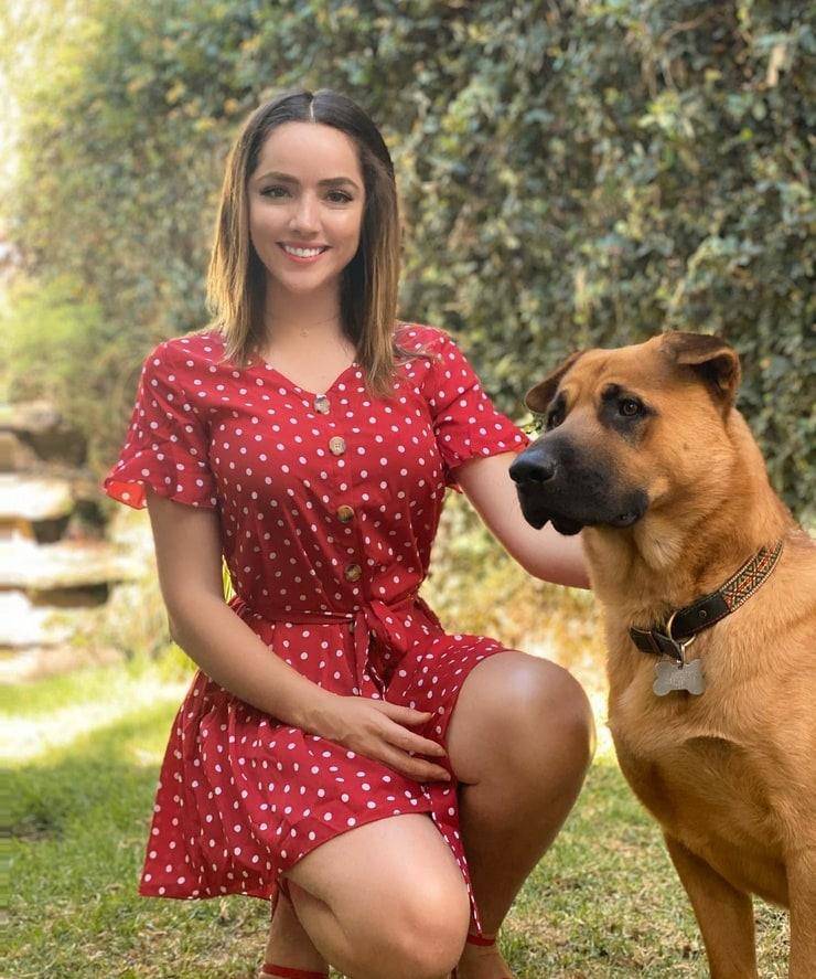 极力打造出一位让人过目不忘的美女墨西哥美女itzareyna做到了