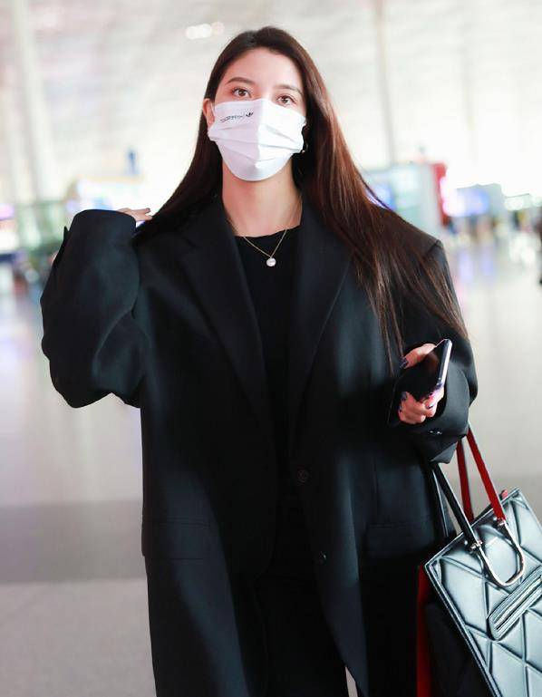 "袜腿"到底长啥样?当宋妍霏穿上了无痕裤:这优越身材太绝了