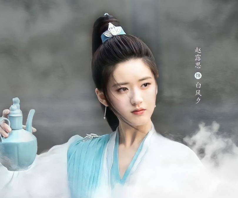 且试天下片场,赵露思杨洋情侣装好养眼,隔着屏幕都觉得配一脸