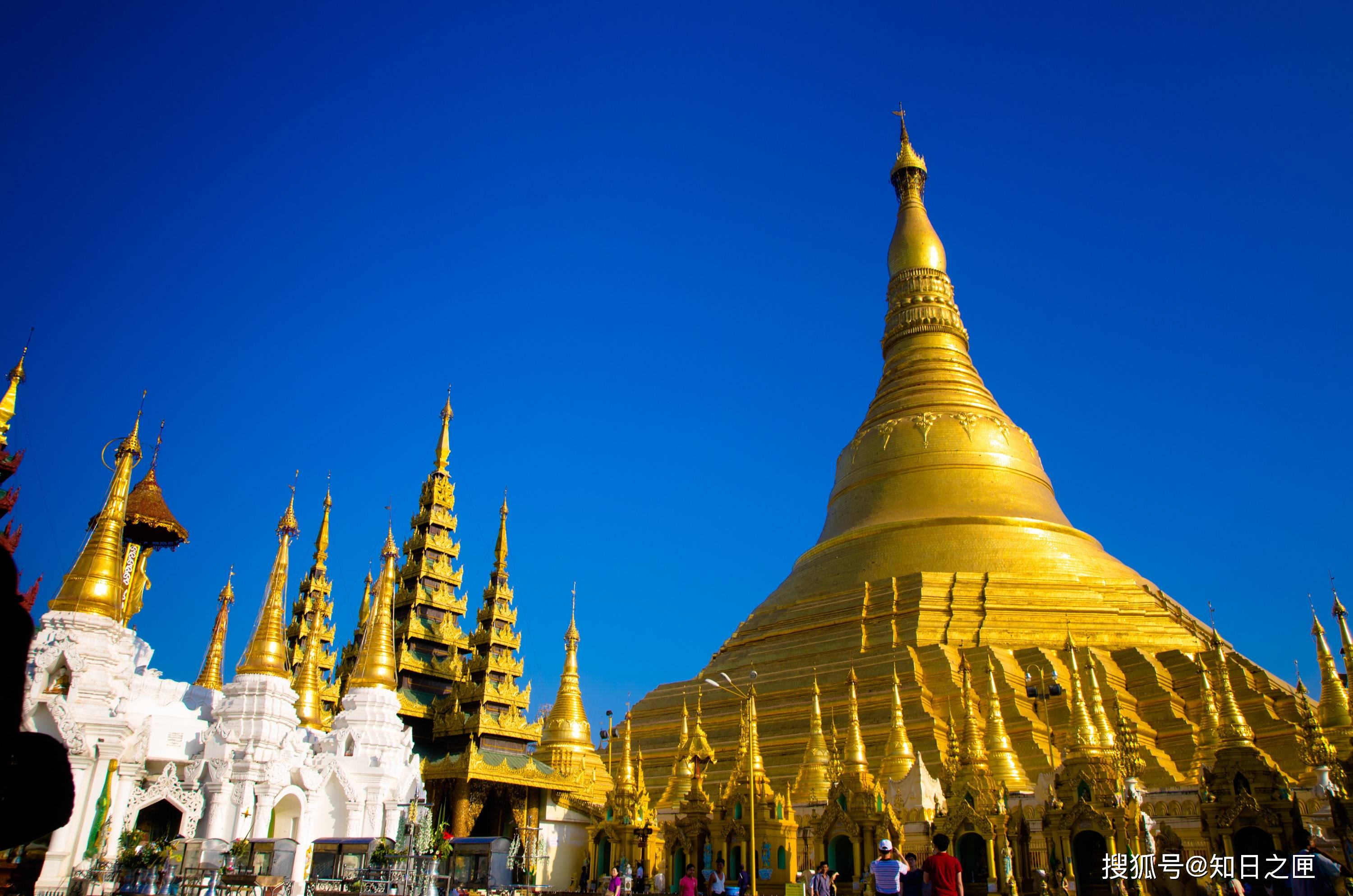 缅甸一座使用7吨黄金建造的金色寺庙历经2500年依然美丽如初