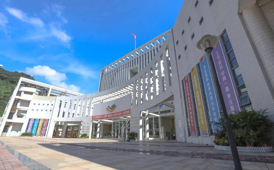 赢在中考 · 走进名校 ——深圳市宝安职业技术学校国际班抢先知