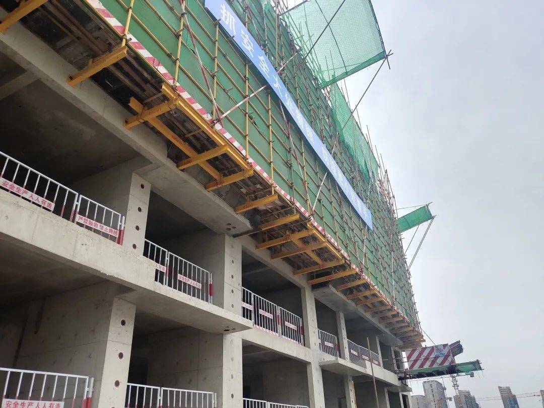 适用于普通工业与民用建筑中主体结构工程以及外墙装饰工程的外脚手架