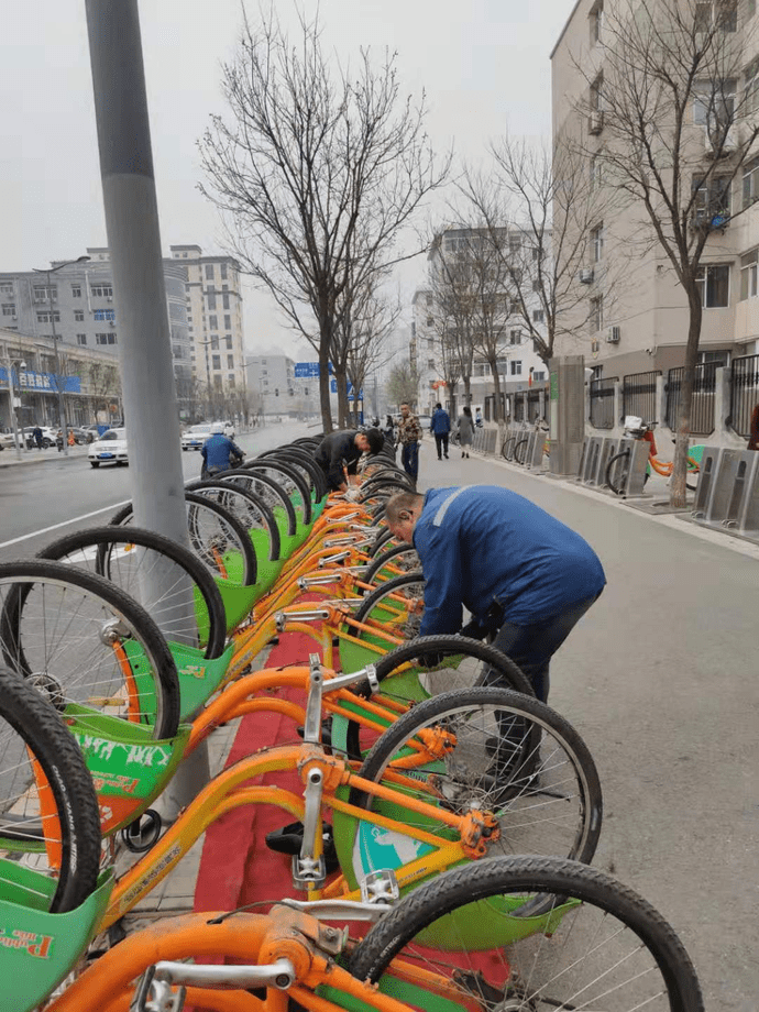 春和景丽 骑车出行——太原对4.1万辆公共自行车全面进入检修保养