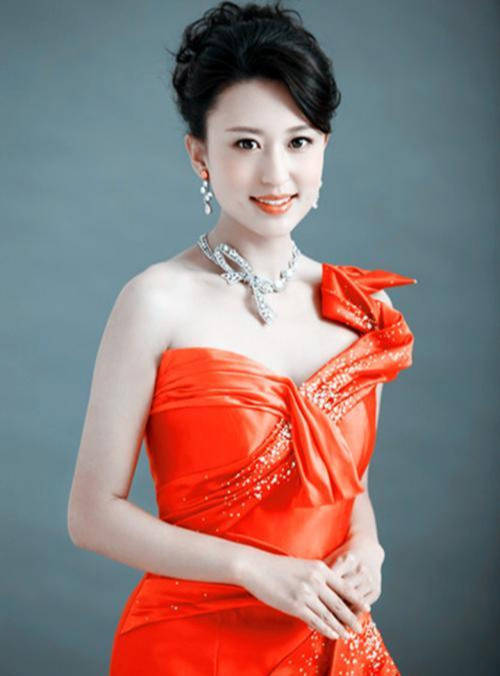 原创张蕾主持了200多场欢乐中国行嫁大20岁富豪被嘲像父女