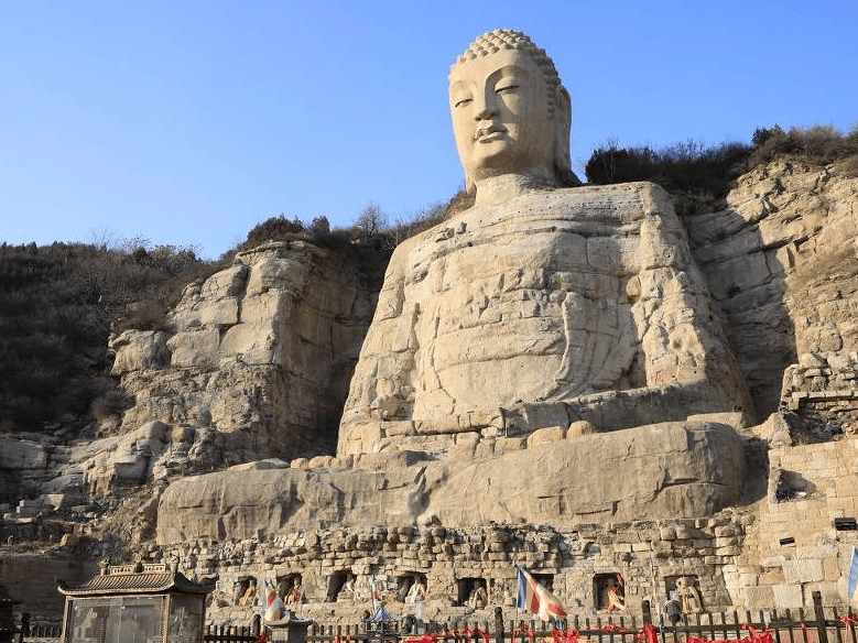 1/ 12 山西太原蒙山大佛威严壮观,中国现存最早的大型摩崖石刻塑像.