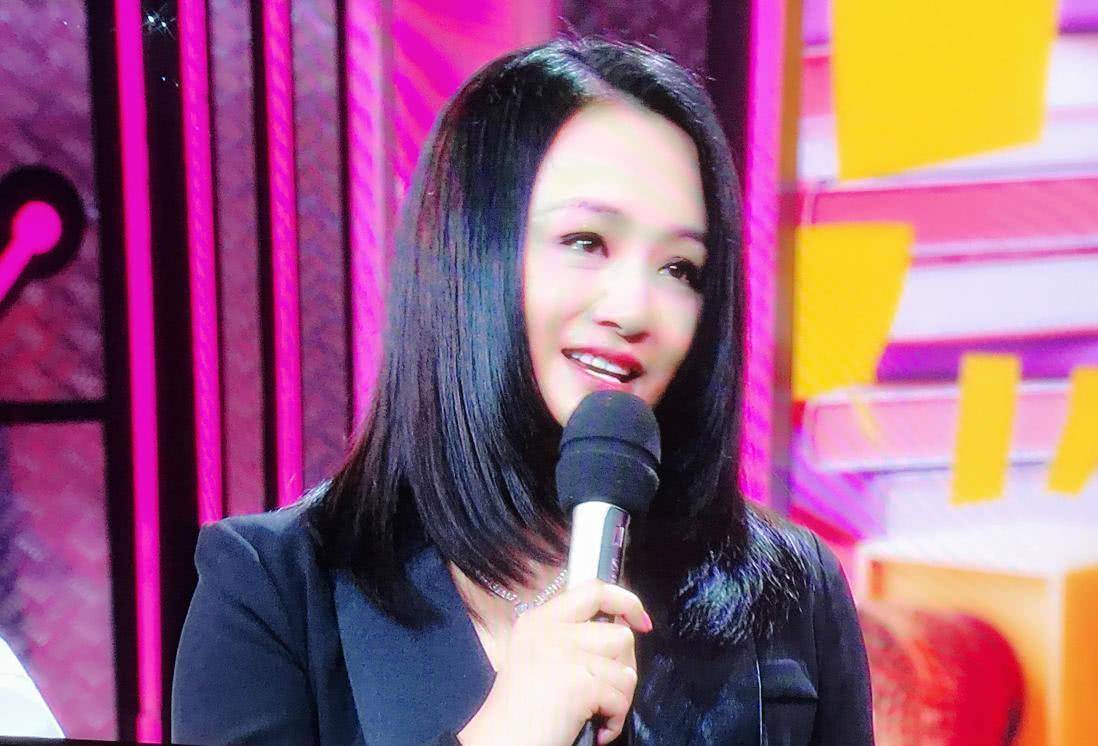 原创过气cctv主持人曹颖近照曝光,短裙配长腿,豪宅在闪光