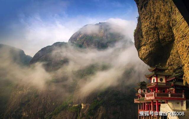 这里就是灵通山,位于福建漳州,灵通山有着险峻,奇石,清水,云雾等等