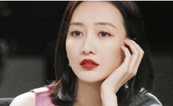 王鸥卸妆前后对比照,卸妆前是女神,卸妆后秒变普通人
