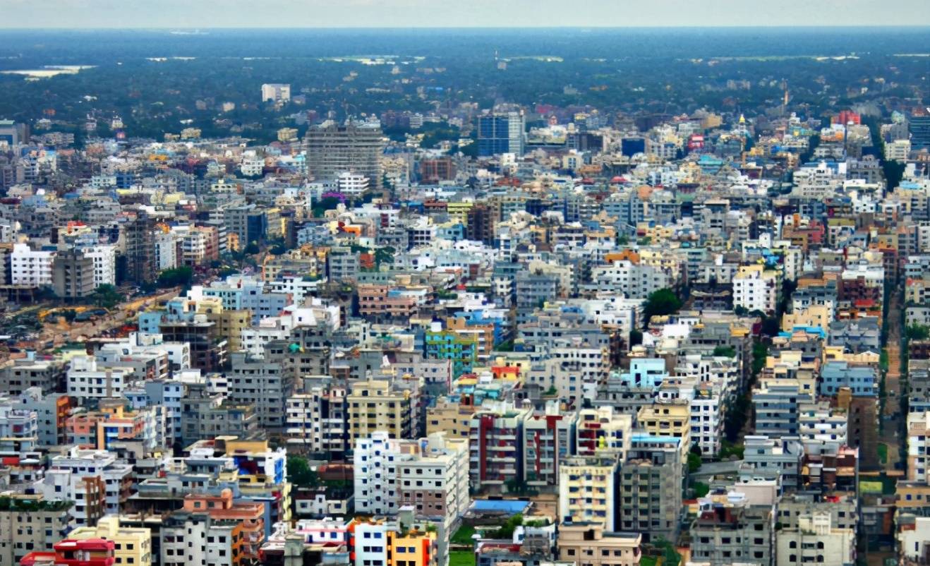 看了孟加拉首都达卡再看看印度孟买差距不是一般的大