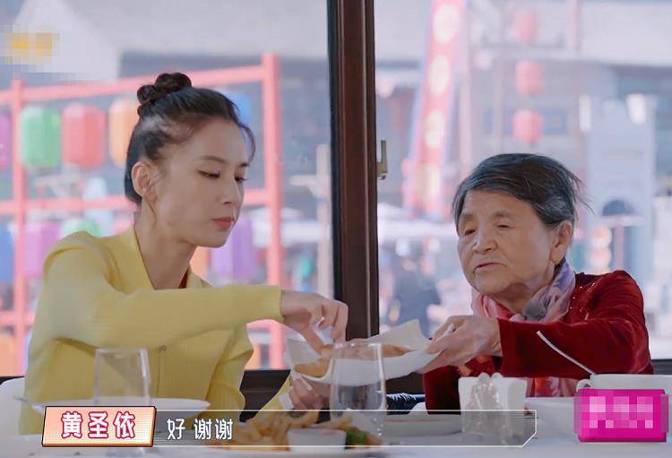 黄圣依的婆婆对她有多好?细节骗不了人,难怪婆媳关系相处和睦
