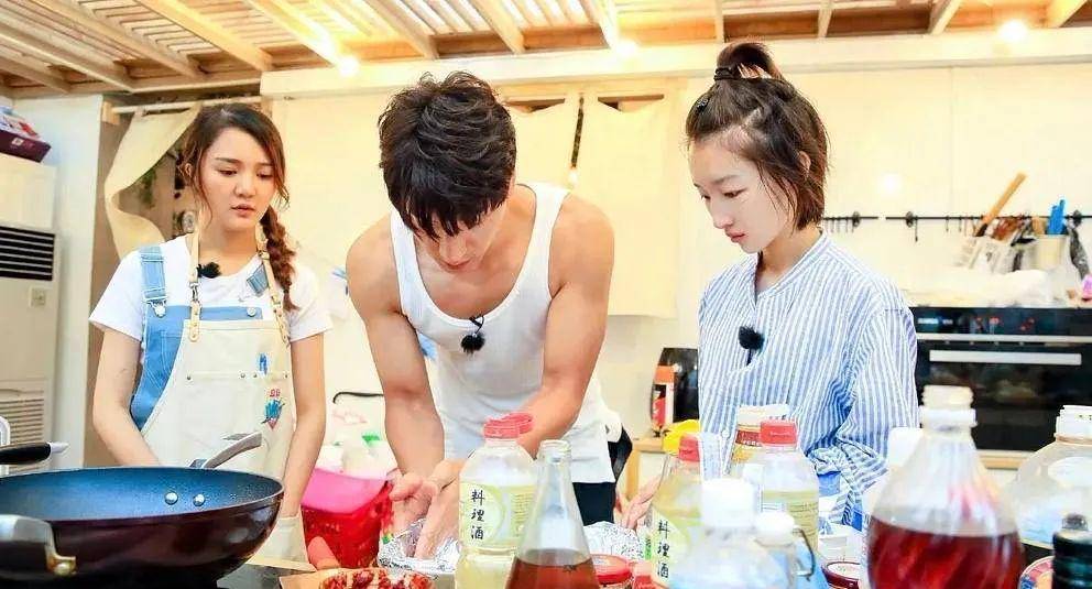 《中餐厅》第五季阵容曝光,黄晓明搭档龚俊,新加入的女明星惹反感