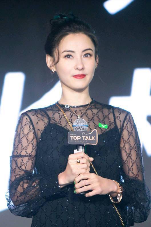 张柏芝改名后首秀,穿黑色蕾丝短裙硬凹女团风,大长腿真抢镜