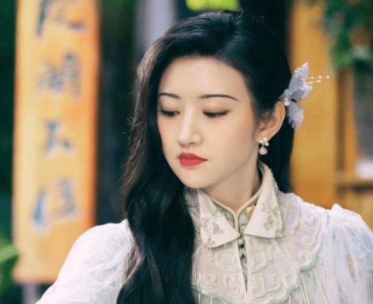 女星民国旗袍造型pk,原以杨幂够惊艳,"人间富贵花"傲出风采