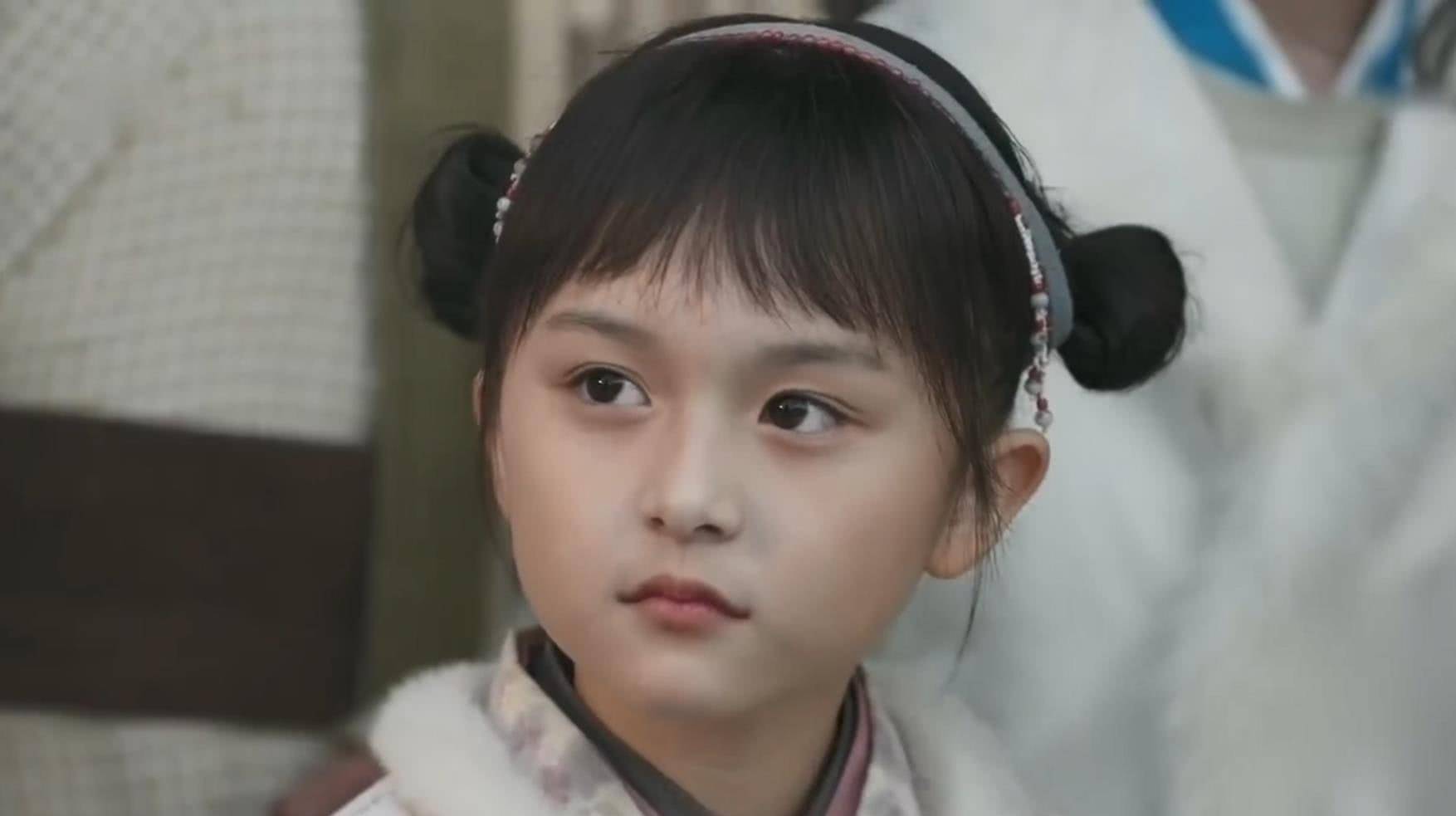 扮演米桃的小演员叫李一情,生于2010年,今年11岁, 2014年出演赵薇的