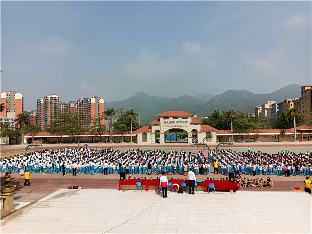 今天的主讲老师郭成权为惠州博罗长城学校的2300多名师生们讲解了防