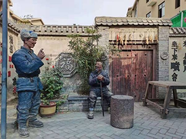 郑州千稼集景区伟人画像严重失真 有损红色文化主题内涵 涉嫌违法