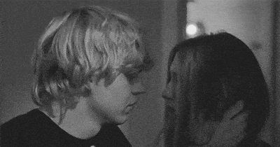 中东一家航空公司空姐年入300万,发生关系地点就在在飞机上的洗手间里