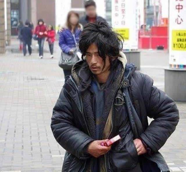 原创当初红遍网络的"犀利哥",10年过去,如今他现状如何?