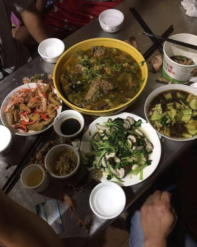 最后一道菜应该叫乱炖吧,这可不是东北的名菜,而是真正意义上的乱炖啊