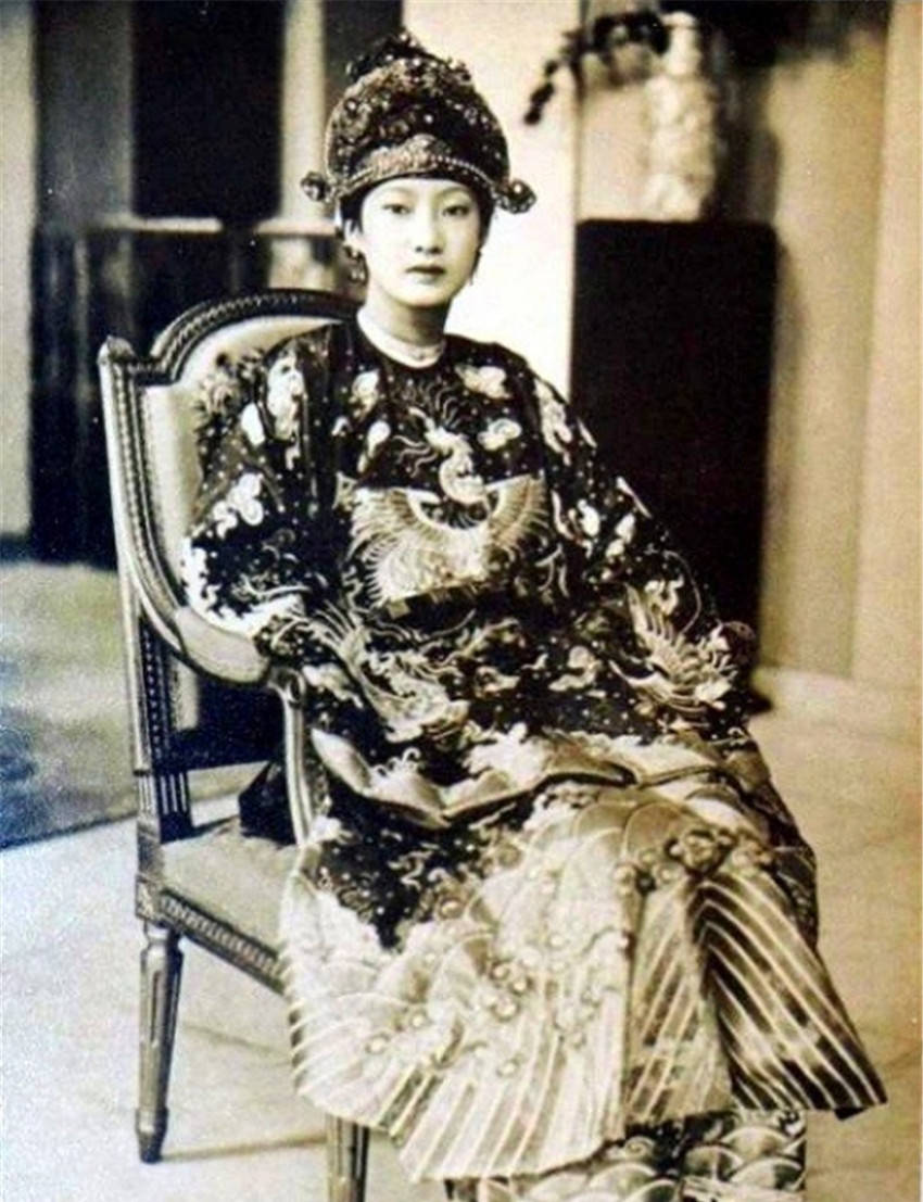 1939年夏天,南芳皇后第一次正式出访欧洲.