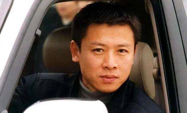 他是"小鲜肉鼻祖",如今在热播剧中给新人配戏,演坏人
