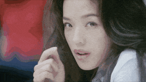 她自然没有邱淑贞的妩媚和野性