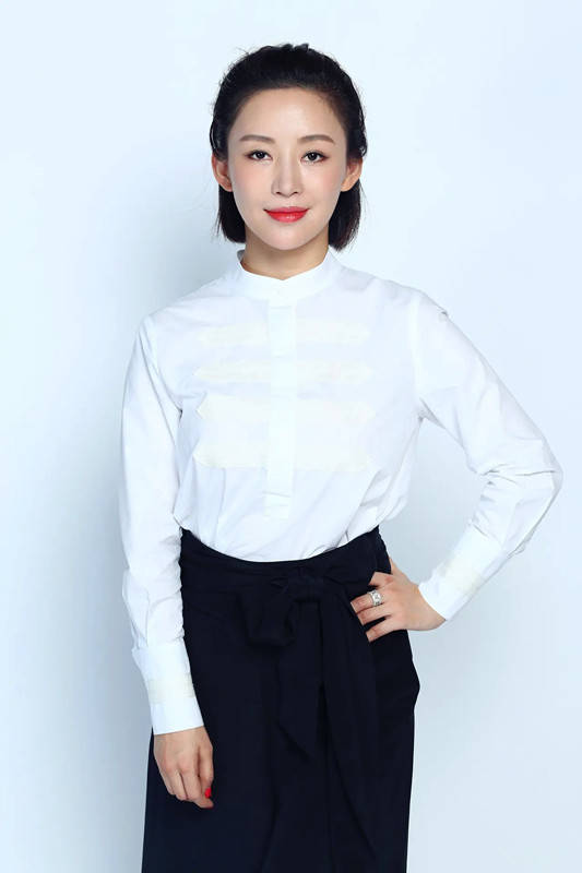 原创九球皇后潘晓婷无滤镜美照穿黑白装演绎经典身材不输柳岩