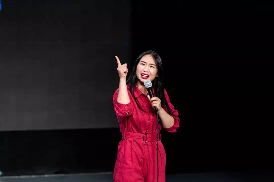 女相声演员数量少且知名度低,杨笠小鹿等女脱口秀演员