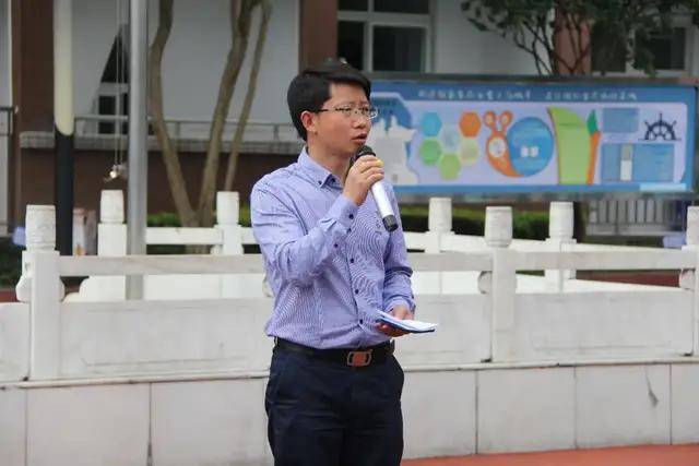 都江堰市灌州小学校进行地震应急疏散演练