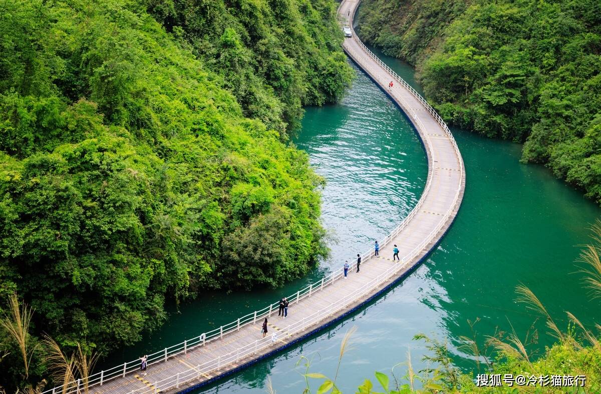 原创湖北这座仙境小城,凭借着"水上公路"刷屏网络,美景不输九寨