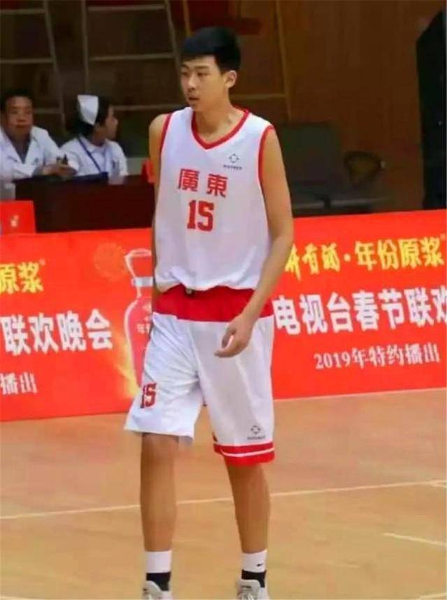 身高2米1,2米2,杜锋不再为内线发愁,最像易建联球员不