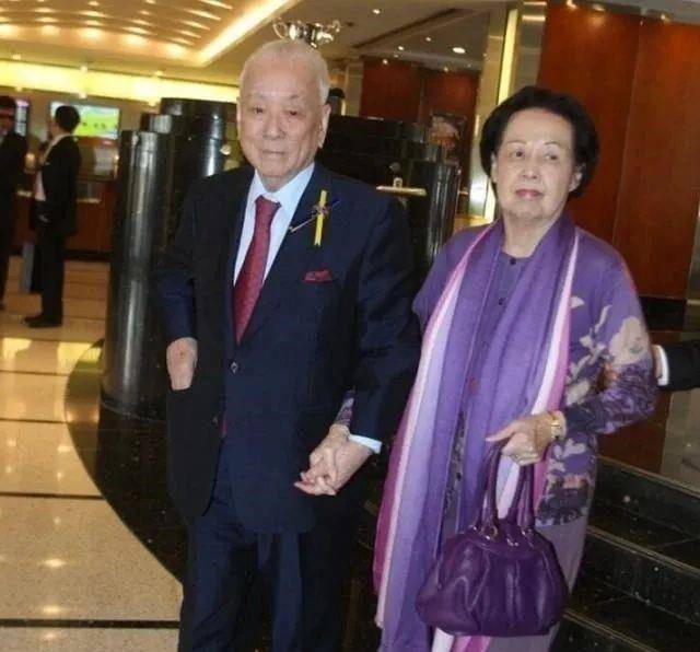 李嘉欣的公公许世勋出身于香港四大
