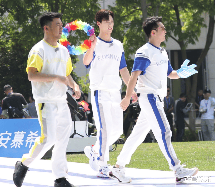 《奔跑吧》在湖州录制,路透曝光3位飞行嘉宾,两人与郑恺有关