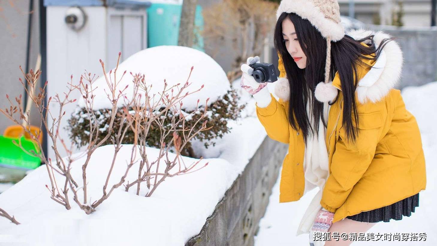 雪地里穿短裙的小姐姐,真的是美丽冻人