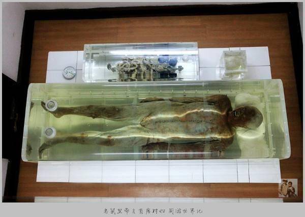 湖北2000年前的"水墓",挖出不腐男尸,出土时关节还可以活动