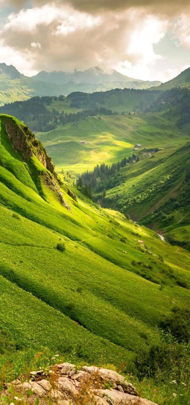 外面的风景很美,走出家门看风景