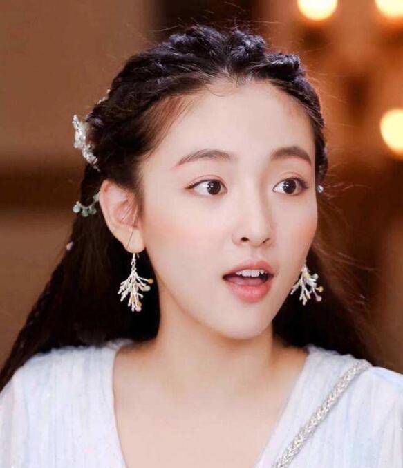 90后小花中,除了周冬雨,杨紫,演技最好的当属吴倩,很多观众都是因为