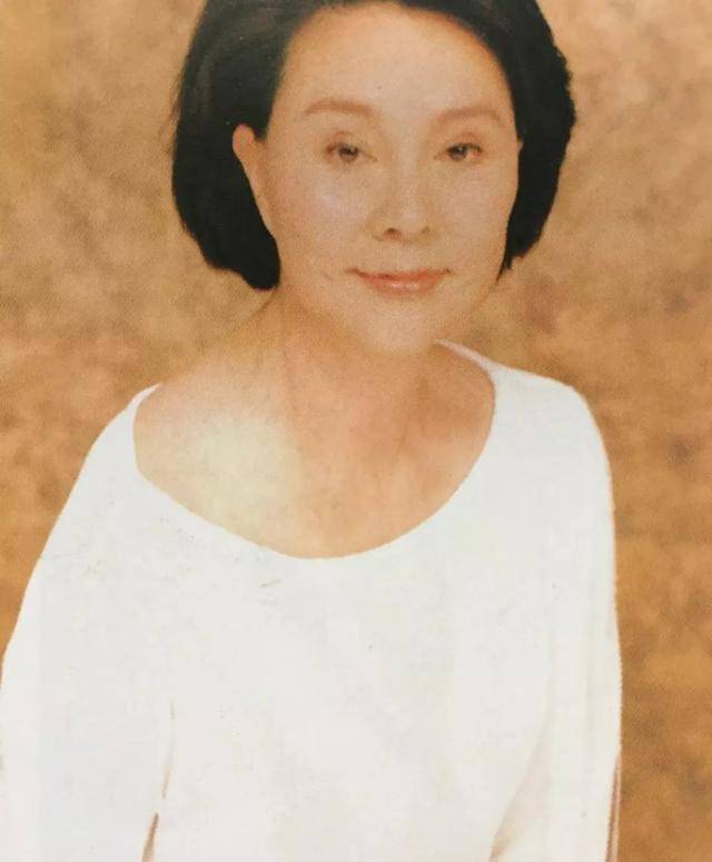 75岁老戏骨归亚蕾,和初恋丈夫恩爱57年,如今女儿成就高