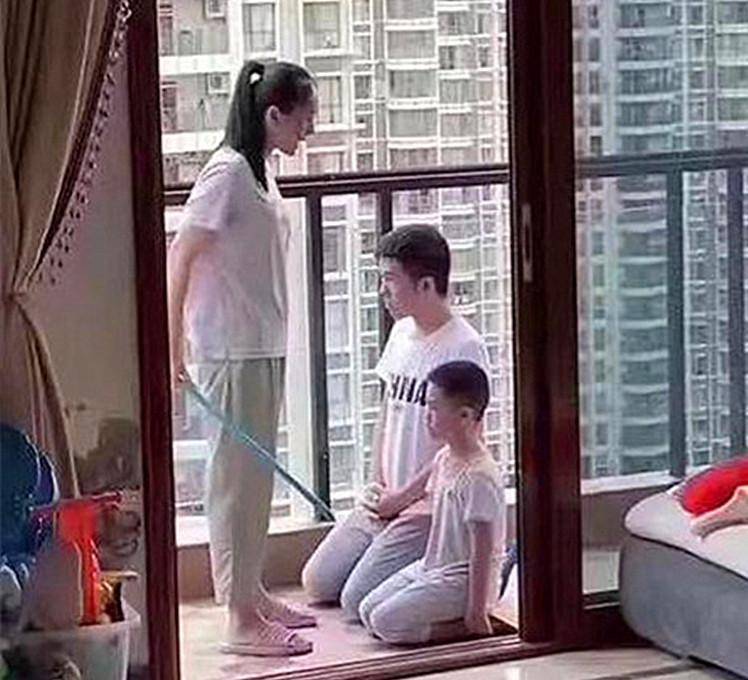 原创你咋这样对孩子妈妈教训儿子爸爸看不下去结果自身难保