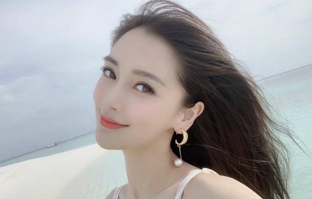 原创杨颖在521当天晒出自拍照,画面非常唯美,网友:咋没看见你老公