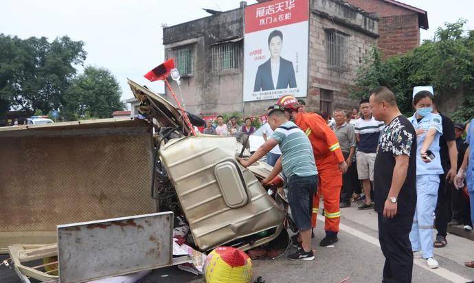 四川内江发生一起事件位于资中县现场画面让人捏一把冷汗