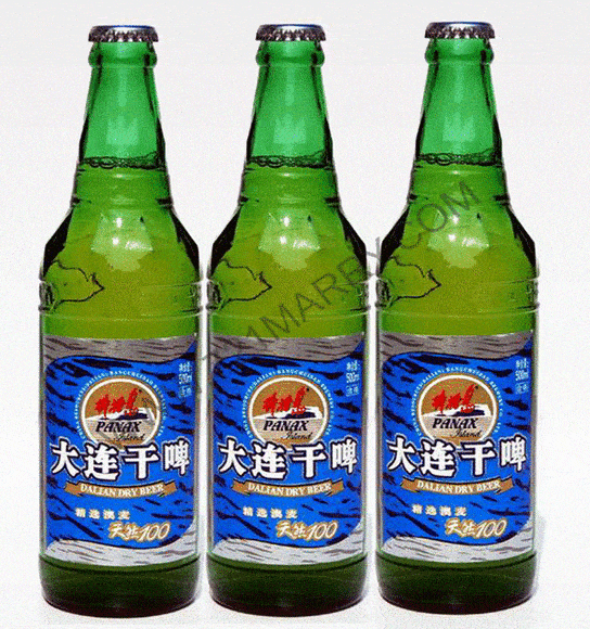 龙山泉白啤是辽宁产的啤酒,这个啤酒的用水是100%的山泉活水,颜色清亮