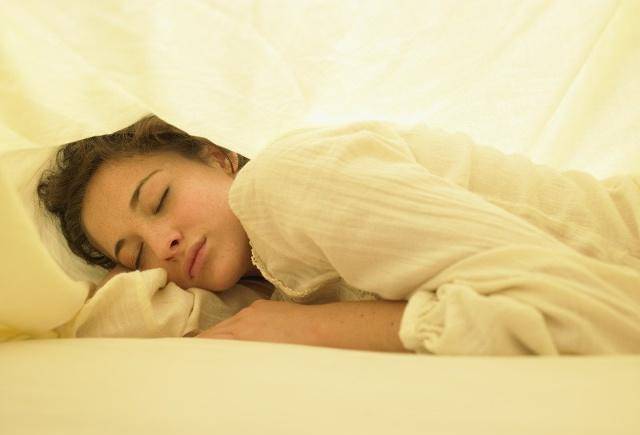 孕妈妈晚上睡觉时,远离这几种"习惯",有助于胎儿健康