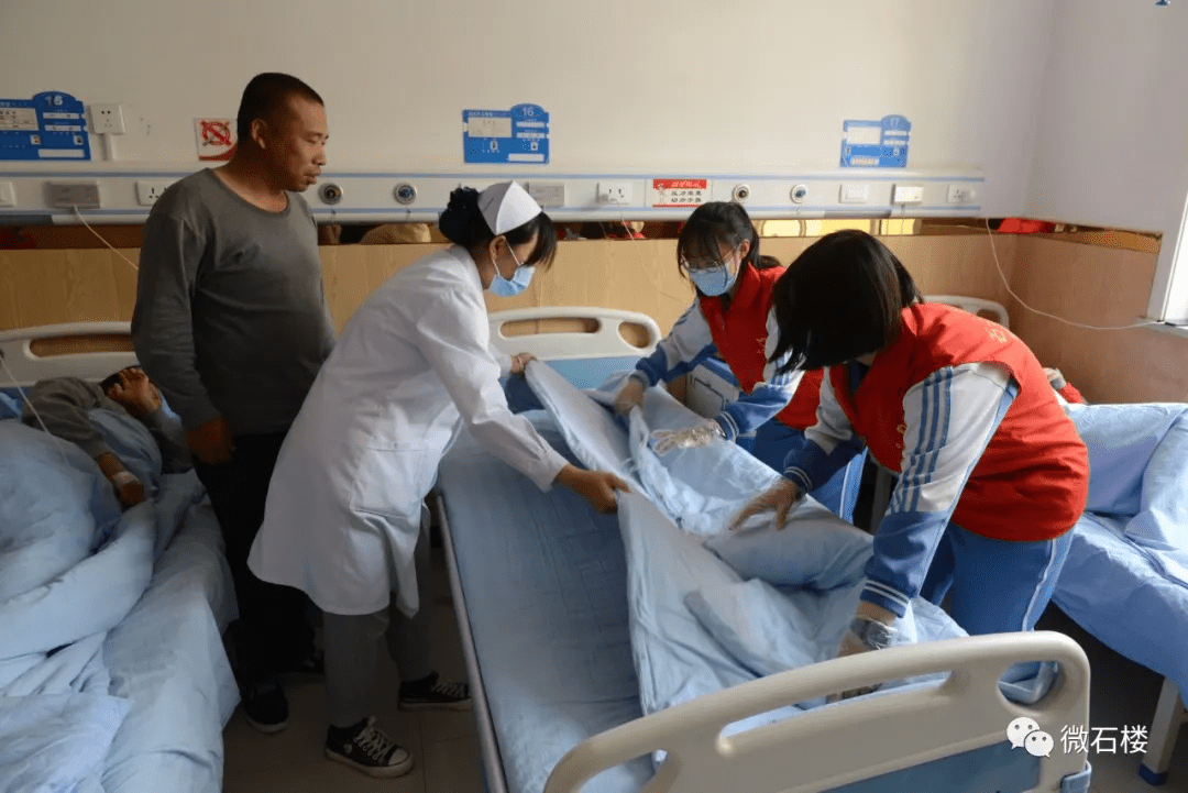 石楼中学青年志愿者走进县中医医院开展志愿服务活动