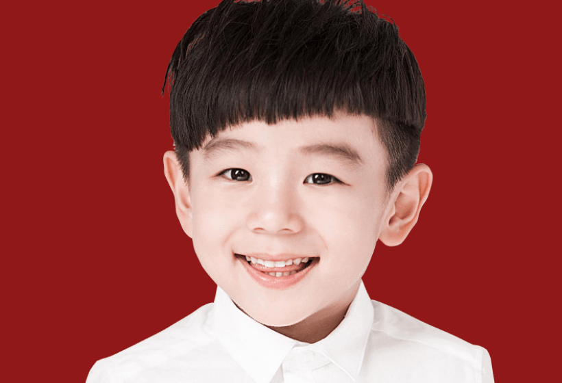 原创从幼儿园到大学网友晒出超美证件照见证我的颜值巅峰时刻