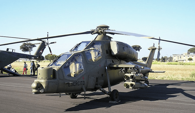 意大利a-129武装直升机.