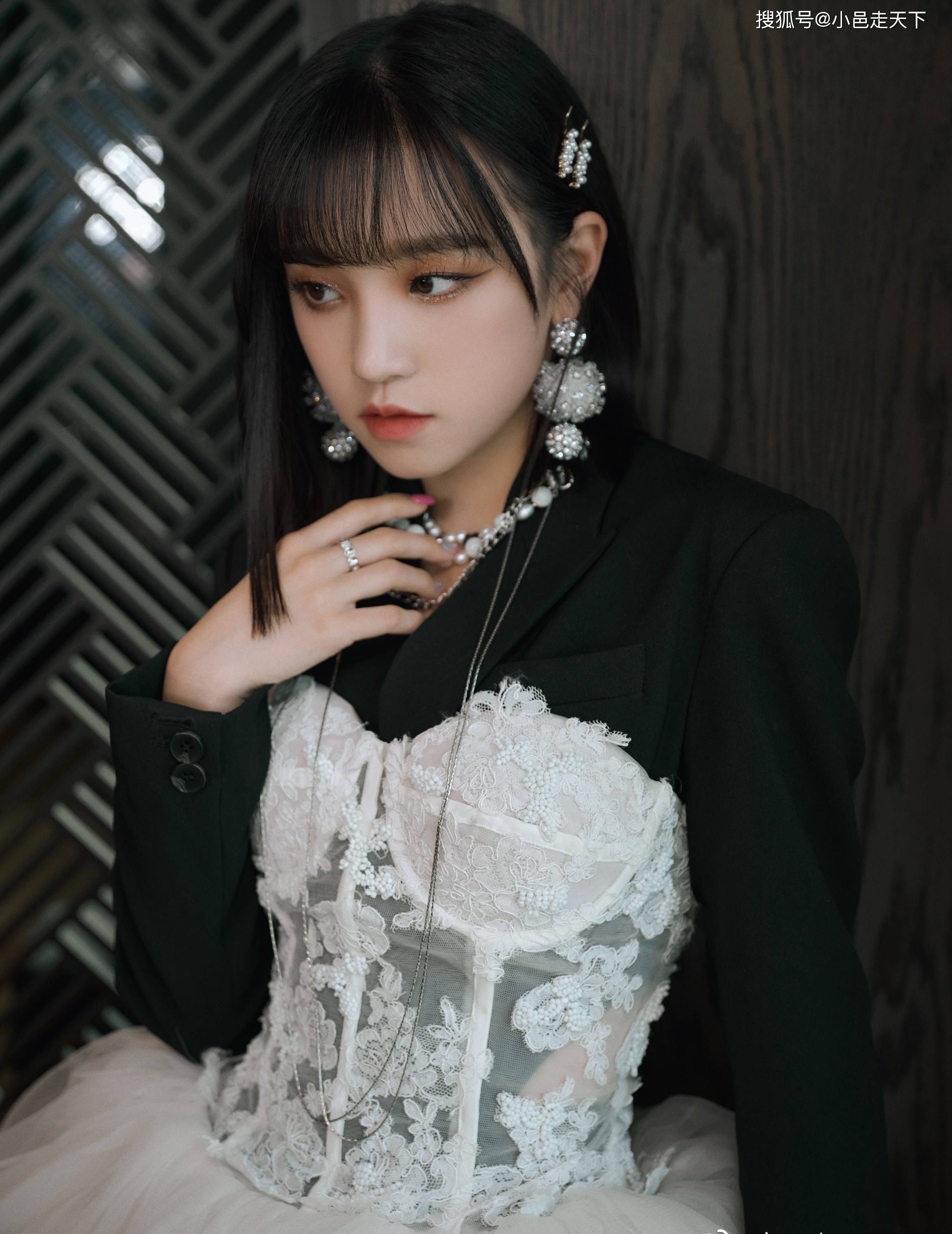 宋雨琦性感美腿舞台照合集