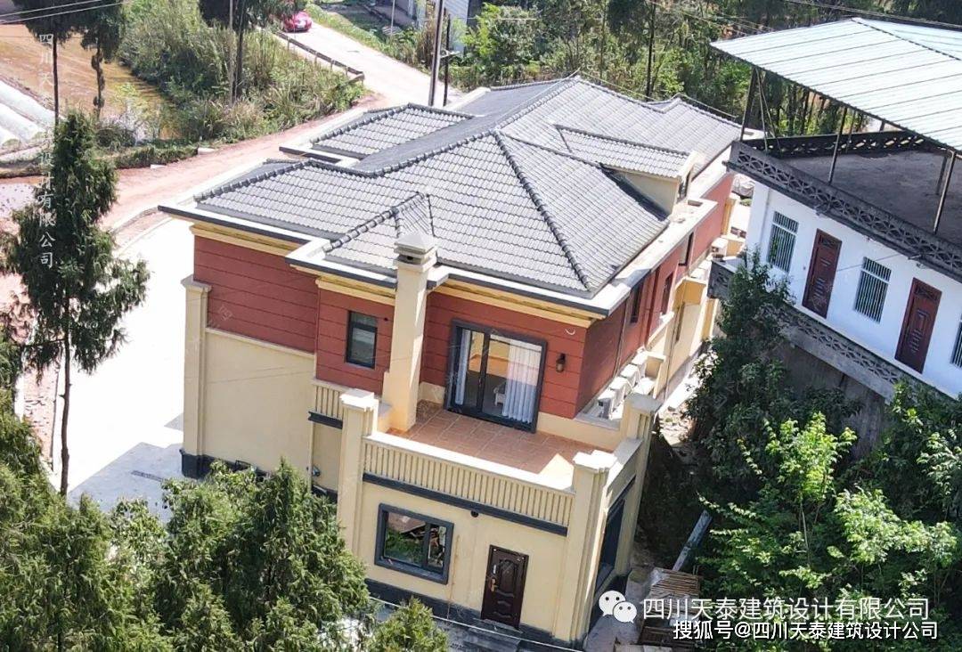 四川安岳新中式两层别墅落地实景网红欧式别墅资阳建房施工队